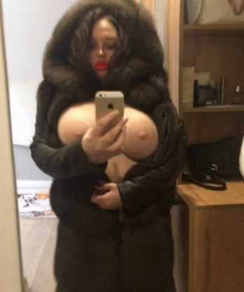 Со мной ты окунешься в мир наслаждения и безумного удовольствия. Мое тело - источник наслаждения, а мои услуги - вершина блаженства. 🌟 У меня нет границ, я изящно осуществлю все твои фантазии. 💋 Незабываемый эротический массаж, пикантные ролевые игры, острые экзотические позы - все это только для тебя. ✨ В Москве я обладаю опытом и знаю, что ты ищешь именно меня. Не упусти возможность познать меня лично. Отзывы подтверждают мою профессиональность. 🌹 Жду тебя для незабываемой встречи! 💕 Елена